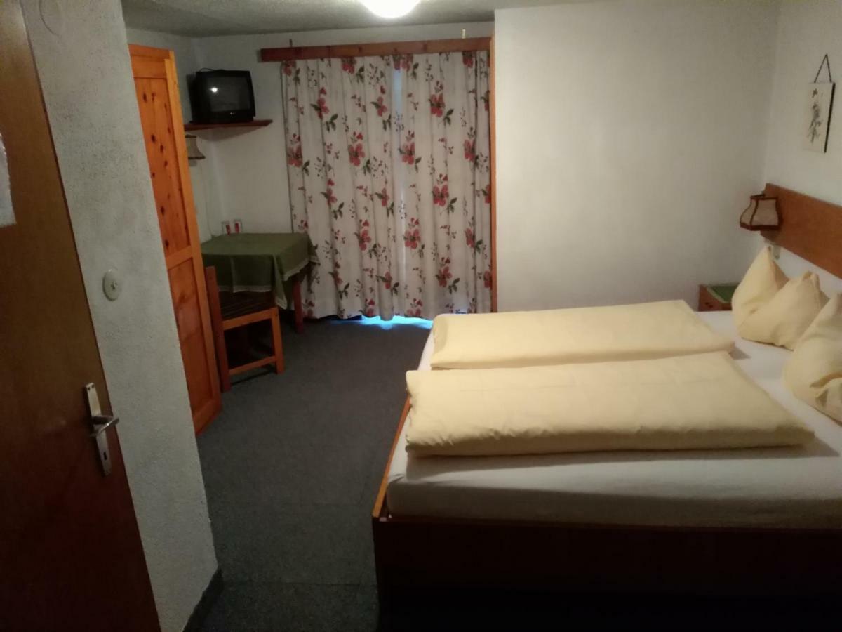 Hotel Garni Alpenrose Ischgl Buitenkant foto